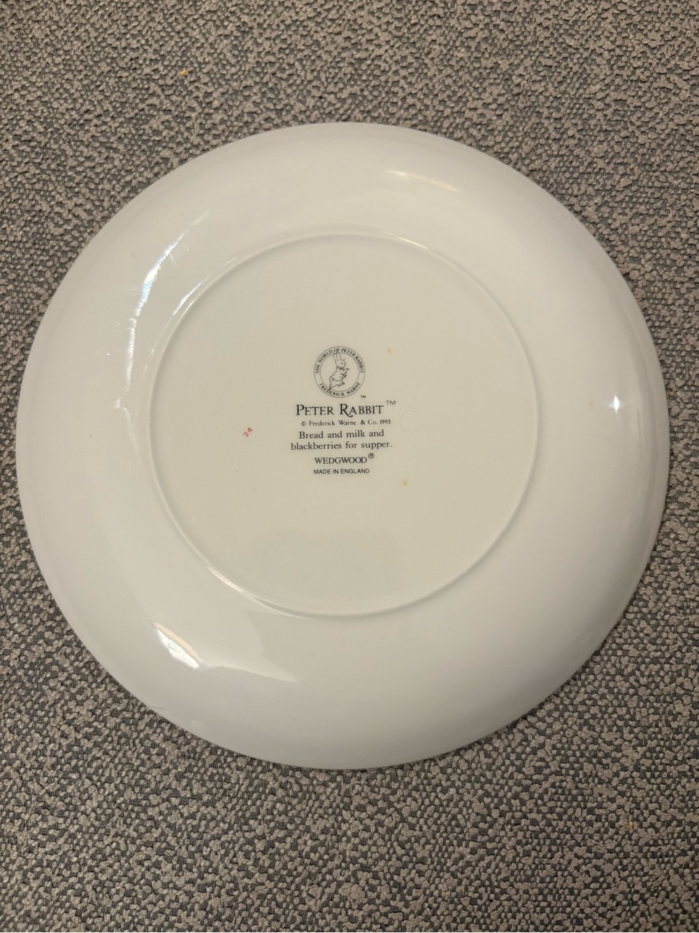 Wedgwood Peter Rabbit Plate 🐰 - Picture 3 of 5